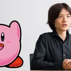 Masahiro Sakurai, chi ha creato Kirby, parla accanto al suo iconico personaggio rosa.