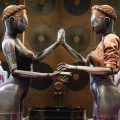 Due robot identiche si scambiano un oggetto, in un'ambientazione che ricorda Atomic Heart 2.