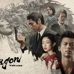 Yakuza Like a Dragon recensione: un poster con volti intensi, un drago stilizzato e la scritta "Like a Dragon".
