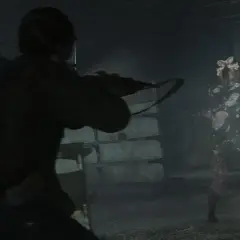 Ellie mira un infetto, uno dei tanti pericoli da affrontare per trovare i collezionabili di The Last of Us 2.