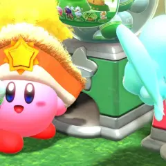 Kirby e la Terra Perduta recensione: Kirby con un cappello a stella dorata e un oggetto in mano, vicino a una macchina colorata.