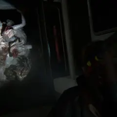 Un terrificante re dei ratti, mutato e deforme, emerge da un vagone abbandonato in The Last of Us. La sua presenza è un incubo.
