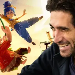 Un uomo sorride mentre due personaggi animati, che sembrano usciti da "It takes two 2", si dondolano su un soffione.