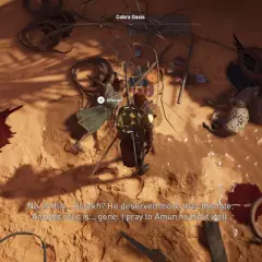 Assassin's Creed Origins recensione: scena drammatica con serpenti, sangue e un personaggio da interagire in un'oasi desertica.