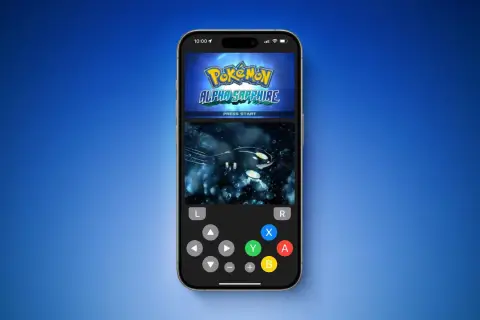 iPhone con emulatore Nintendo DS iOS che mostra Pokémon Alpha Sapphire, con controlli virtuali.