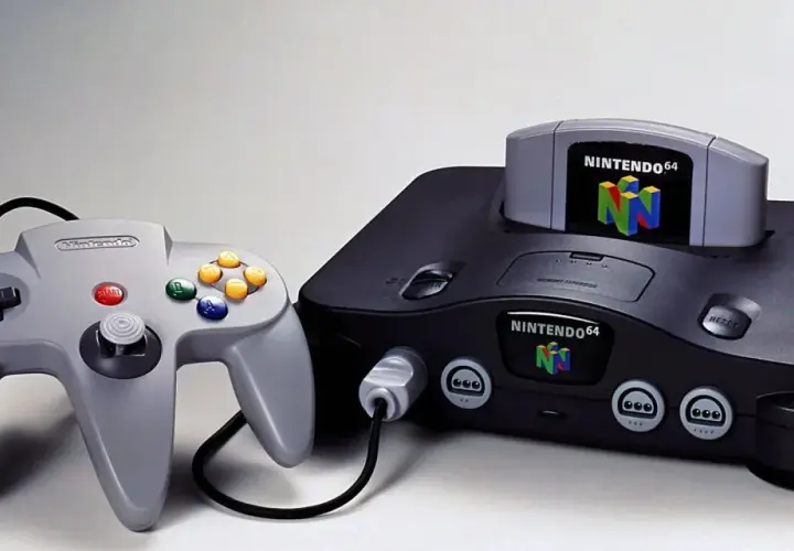 Console Nintendo 64 con controller grigio, pronta per giocare ai migliori giochi Nintendo 64.