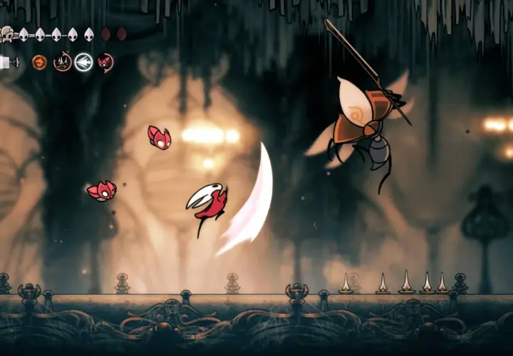 Hornet in azione, in attesa di quando esce Hollow Knight Silksong. Combattimento frenetico con nemici rossi e un'arma affilata.