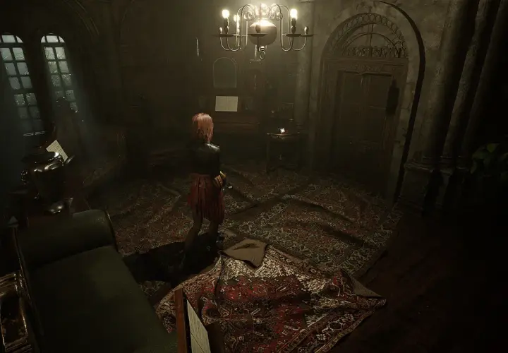 Una ragazza in un salotto antico, un'atmosfera che ricorda una recensione di "Tormented Souls".