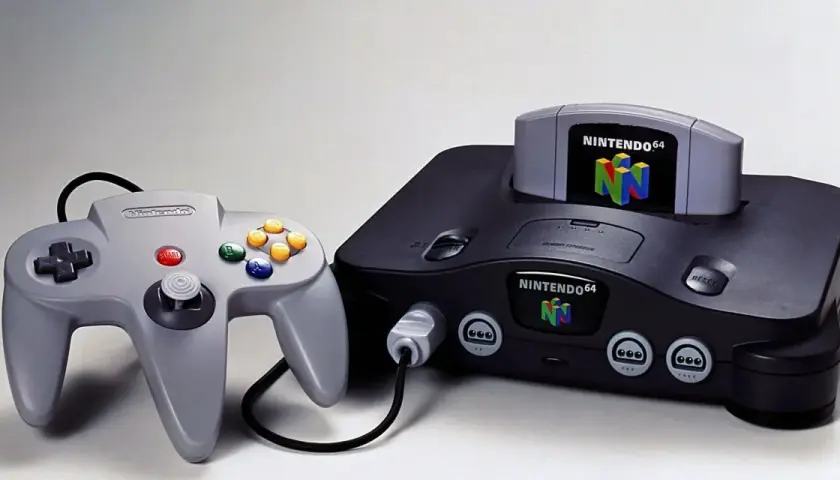 Console Nintendo 64 con controller grigio, pronta per giocare ai migliori giochi Nintendo 64.