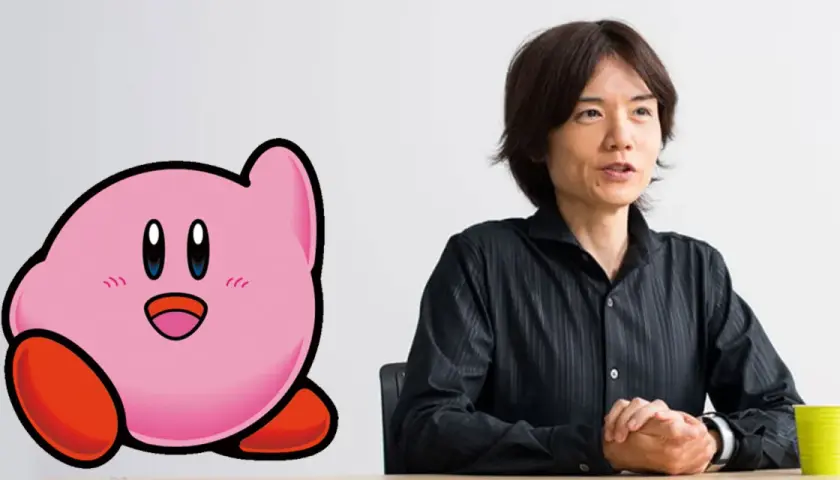 Masahiro Sakurai, chi ha creato Kirby, parla accanto al suo iconico personaggio rosa.