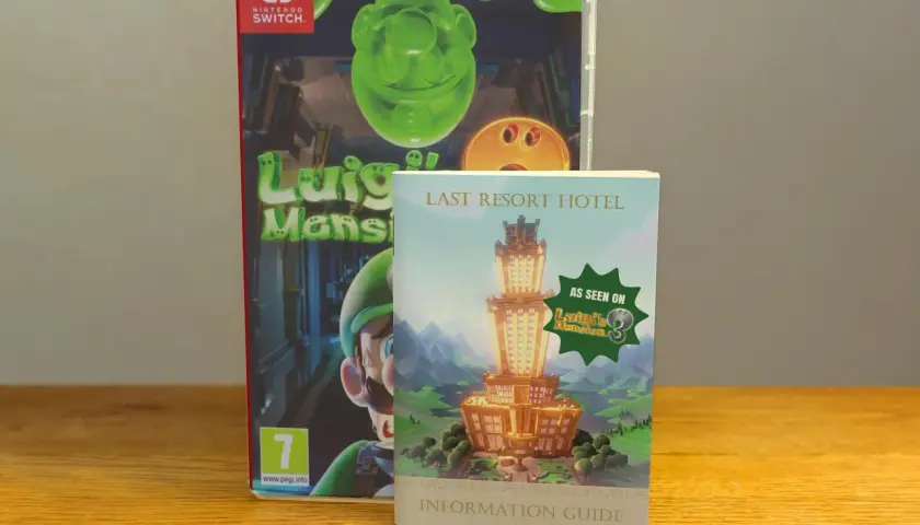 La copertina di Luigi's Mansion 3 per Nintendo Switch e la sua guida informativa. Perfetta per chi cerca la luigi mansion 3 soluzione.