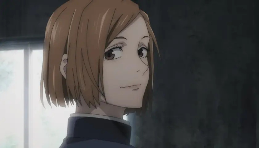 Nobara Kugisaki, uno dei personaggi femminili di Jujutsu Kaisen, con un sorriso sicuro.