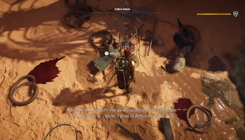 Assassin's Creed Origins recensione: scena drammatica con serpenti, sangue e un personaggio da interagire in un'oasi desertica.