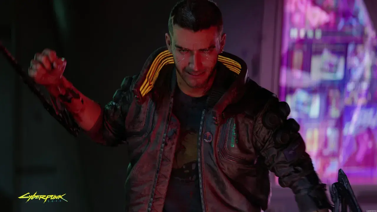 Un uomo con un'espressione sofferente, vestito in stile cyberpunk, con la mano insanguinata. Un'immagine che evoca la lotta per i **cyberpunk 2077 trofei**.