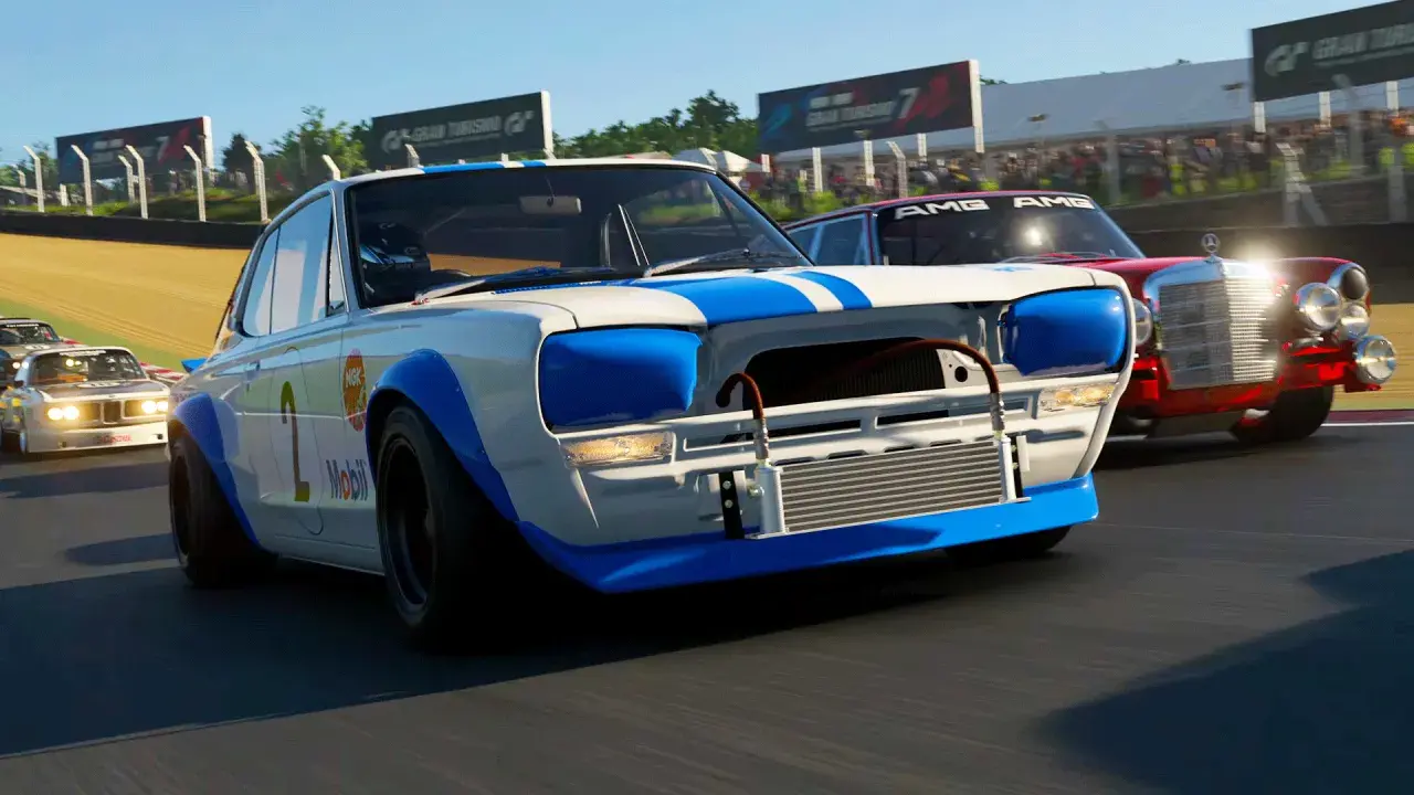 Auto da corsa bianche e blu con numero 2 in primo piano, in gara con altre auto, un aggiornamento di Gran Turismo 7.