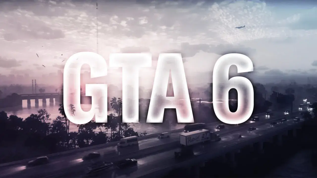 Il logo di GTA 6 su uno sfondo di città nebbiosa con traffico e un aereo in cielo. L'attesa per il gioco su PlayStation 5 è alta.