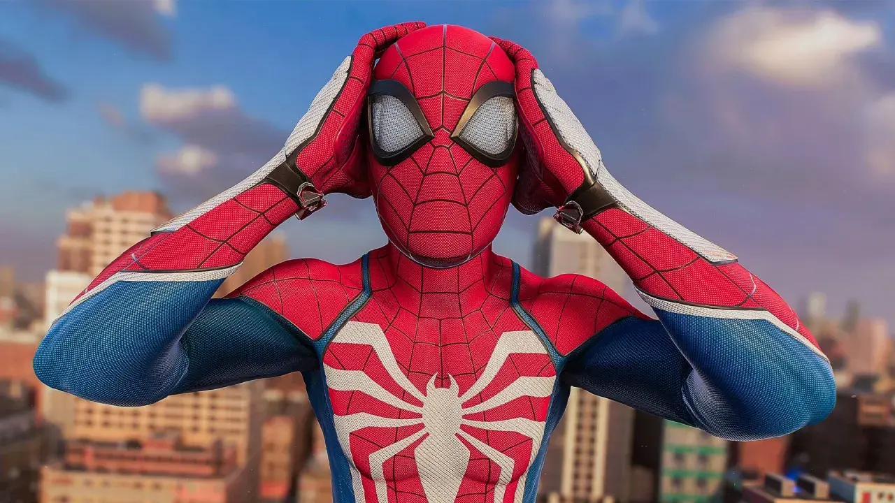 Spider-Man con le mani sulla testa, in posa drammatica. Chissà quanto dura Spider-Man 2, ma questa immagine è iconica.