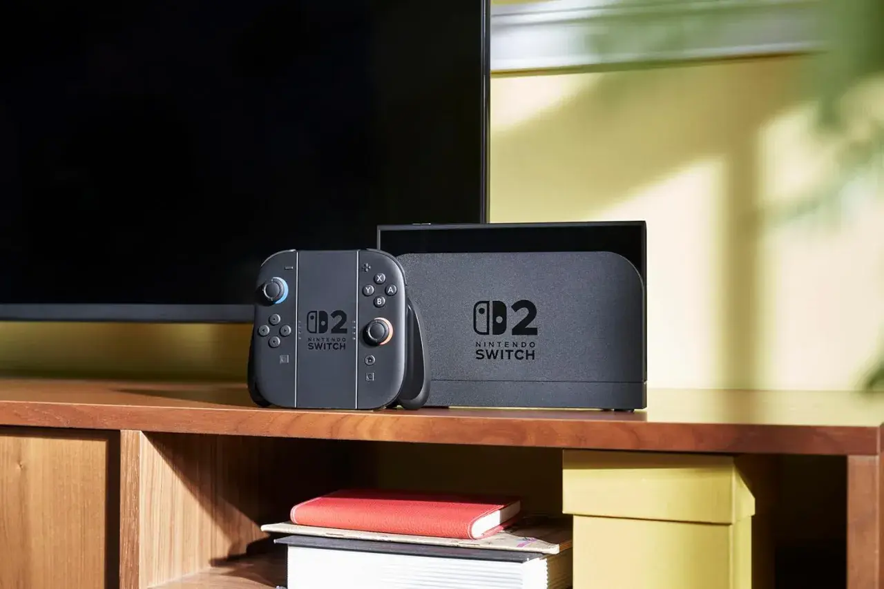 Un controller e la dock del Nintendo Switch, pronti per una sessione di gioco.