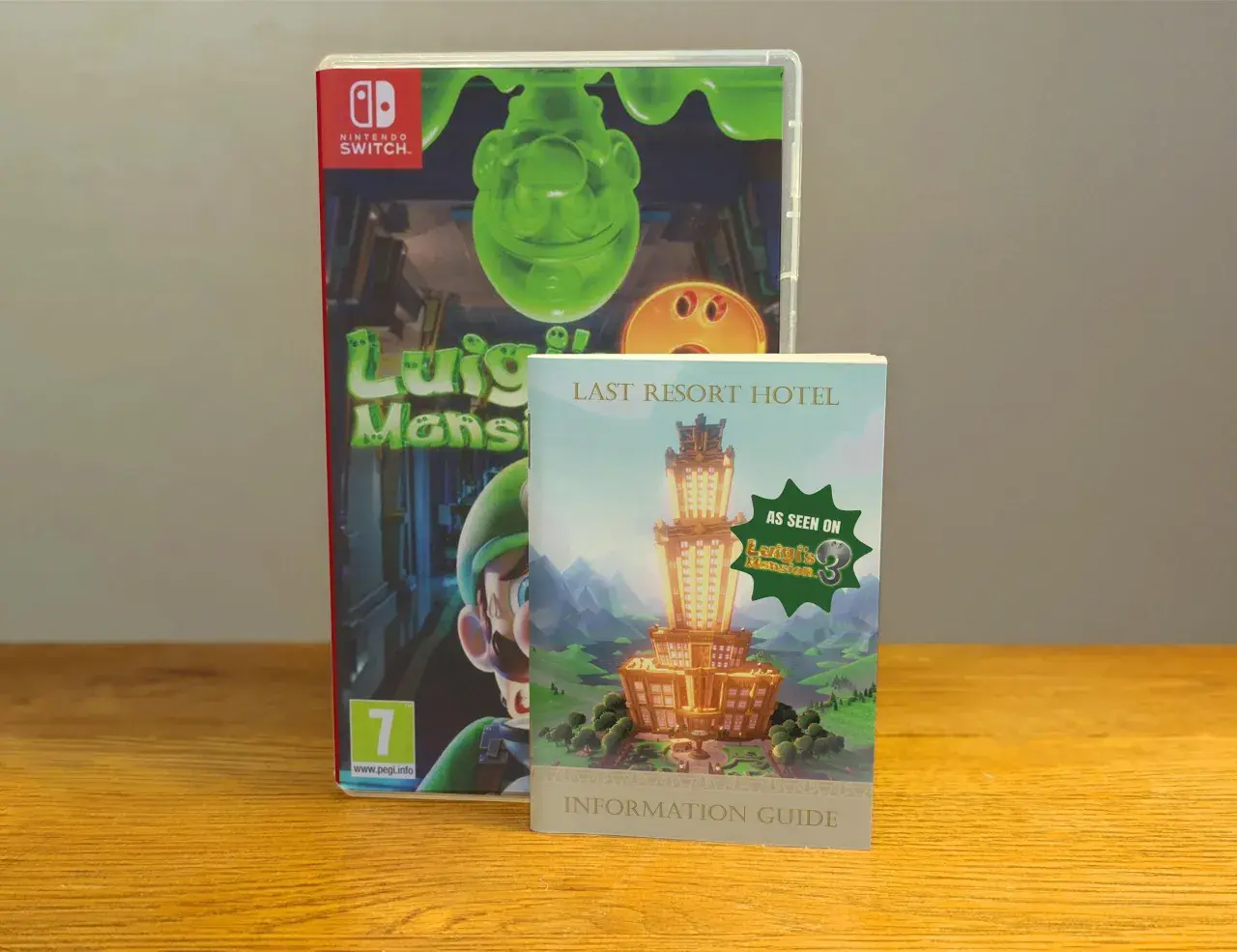 La copertina di Luigi's Mansion 3 per Nintendo Switch e la sua guida informativa. Perfetta per chi cerca la luigi mansion 3 soluzione.