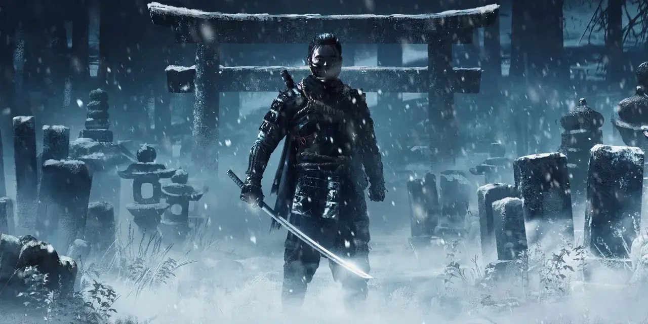 Samurai solitario sotto la neve, pronto a combattere. Un'immagine evocativa per la recensione di Ghost of Tsushima.