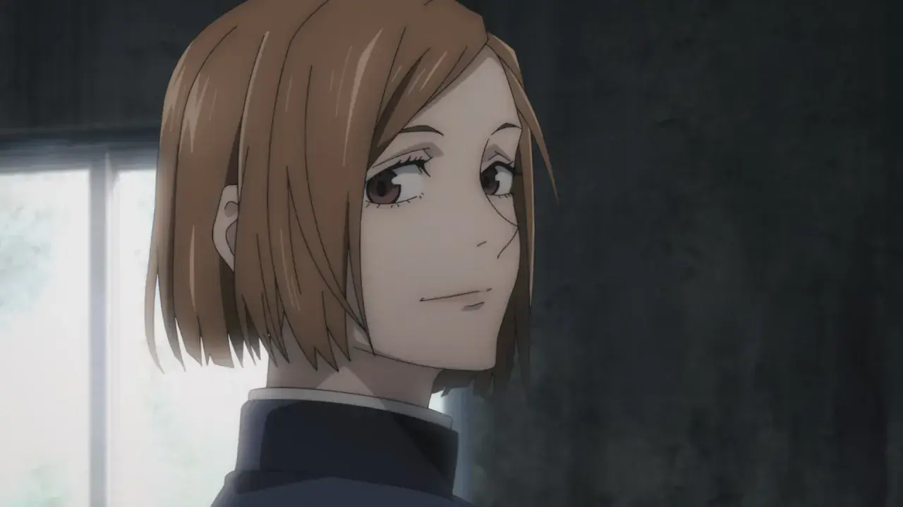 Nobara Kugisaki, uno dei personaggi femminili di Jujutsu Kaisen, con un sorriso sicuro.