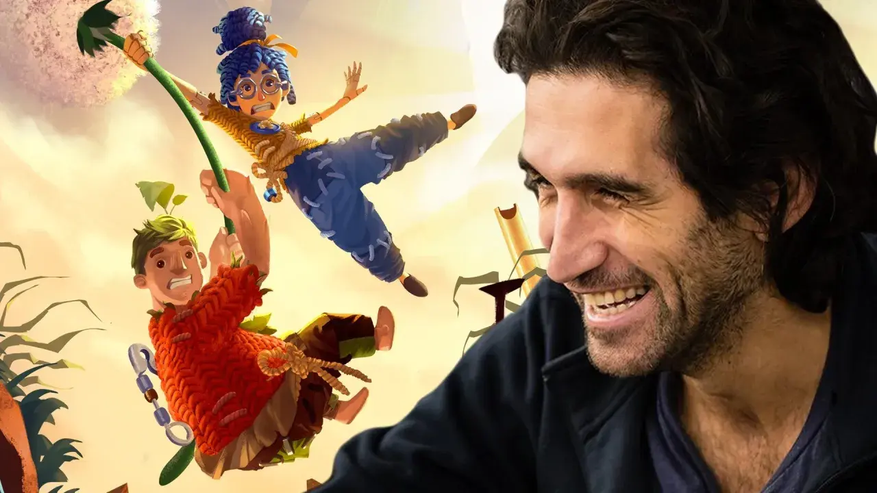Un uomo sorride mentre due personaggi animati, che sembrano usciti da "It takes two 2", si dondolano su un soffione.