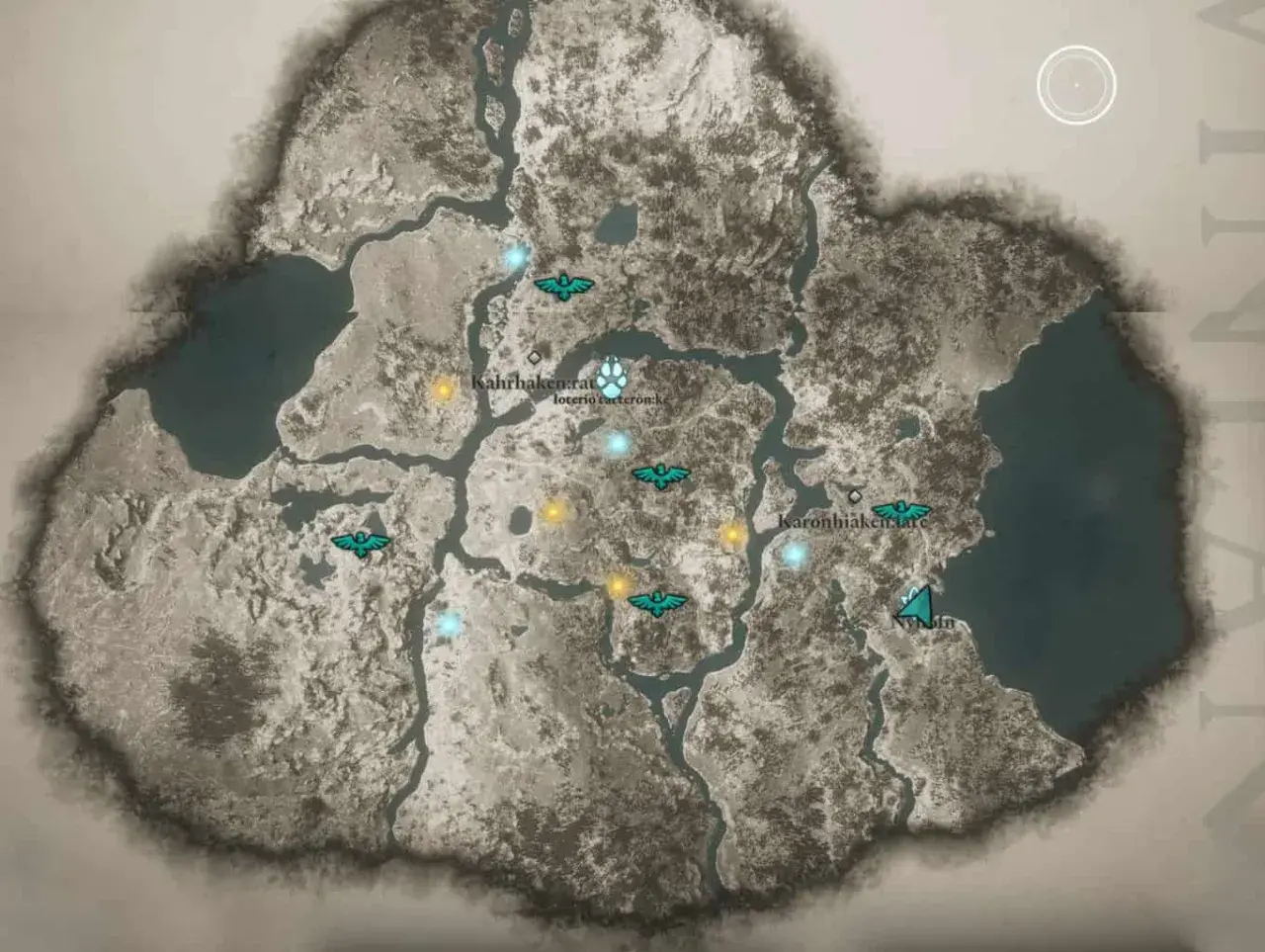 Mappa di Assassin's Creed Valhalla con icone di corvi e punti di interesse. Esplora il mondo di gioco per scoprire nuovi segreti.