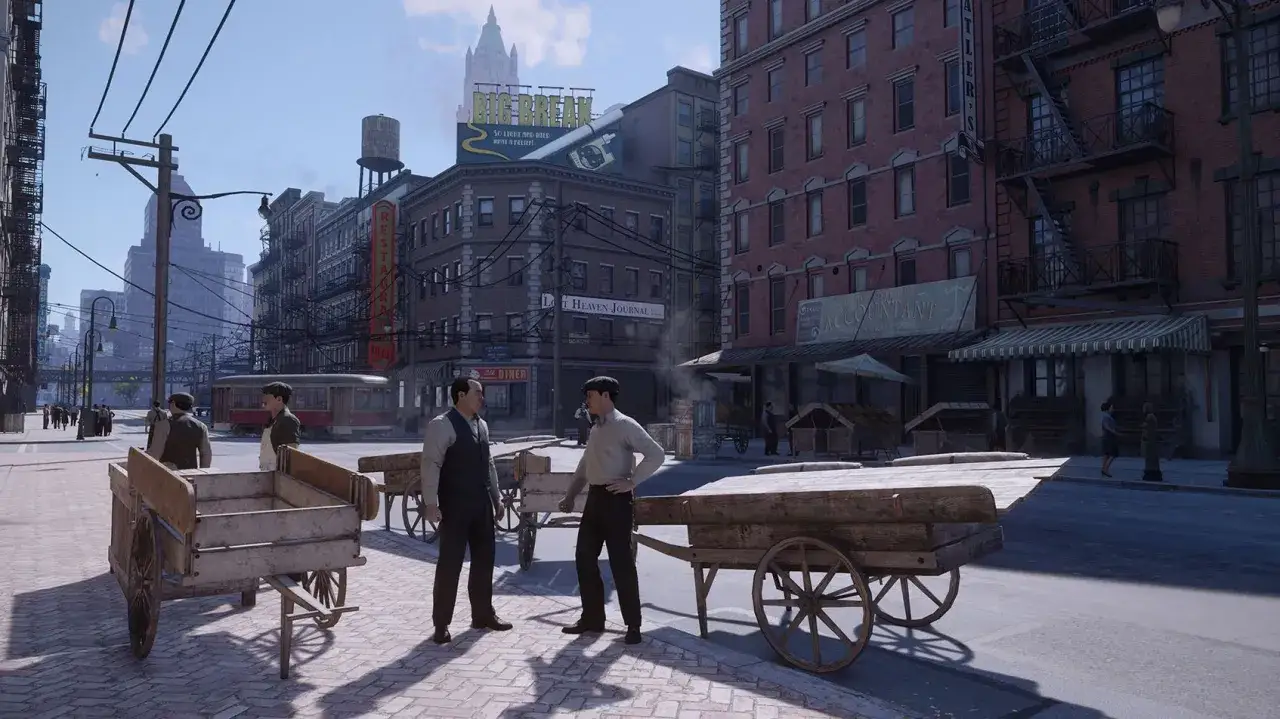 Due uomini discutono vicino a carretti in una strada di Lost Heaven, scenario perfetto per una mafia definitive edition recensione.