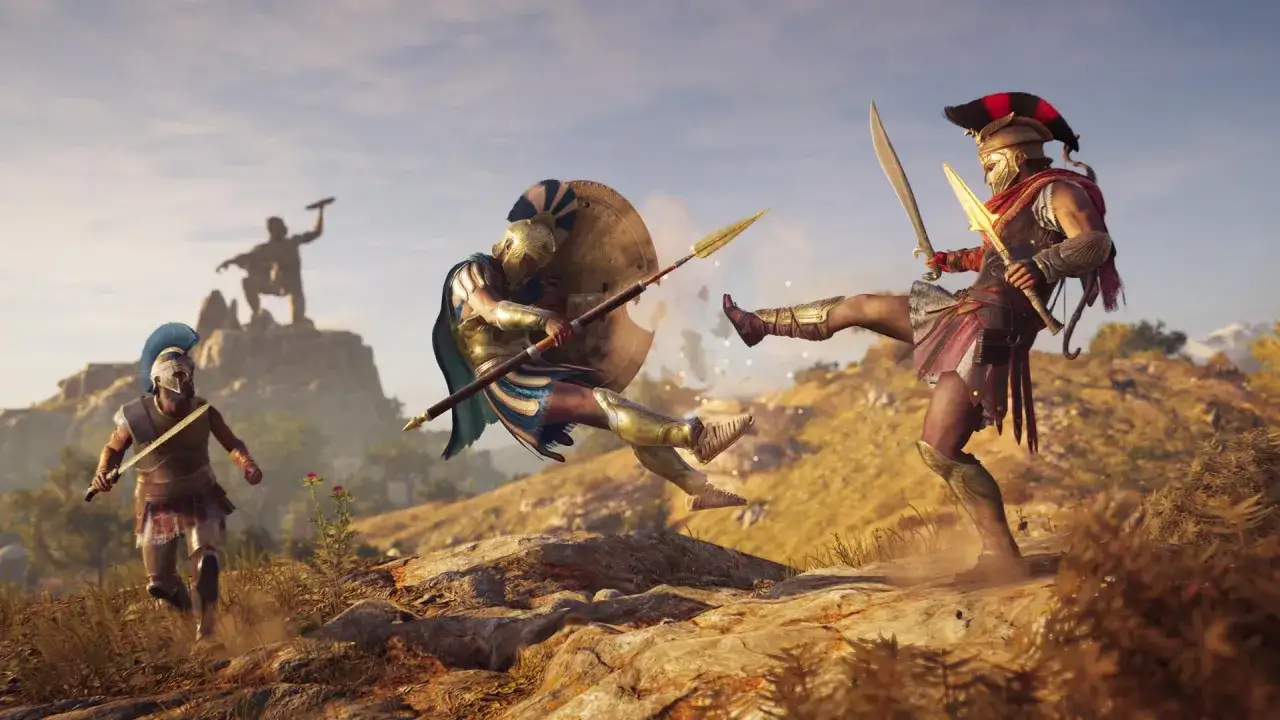 Combattimento epico in Assassin's Creed Odyssey: guerrieri spartani si scontrano in un'arena all'aperto. La recensione del gioco ne esalta l'azione.