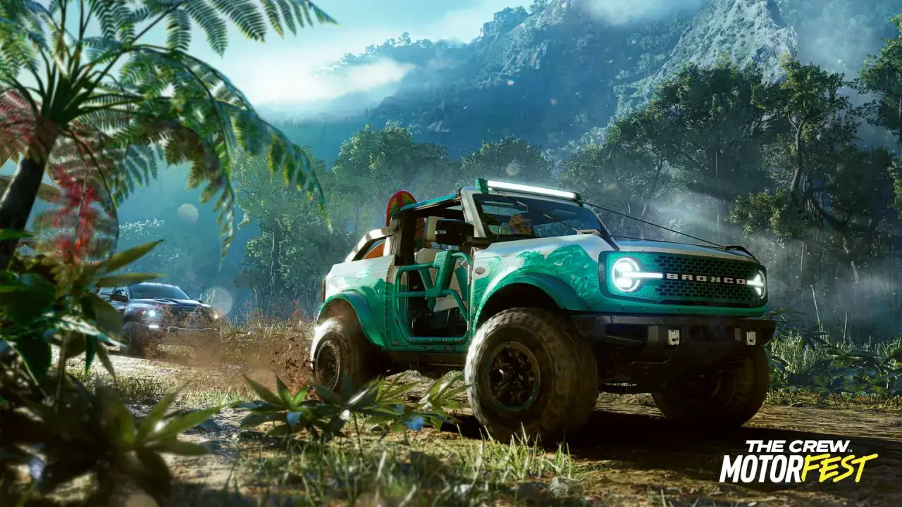 Un Bronco personalizzato sfreccia su un sentiero fangoso, pronto per l'avventura in The Crew Motorfest recensione.