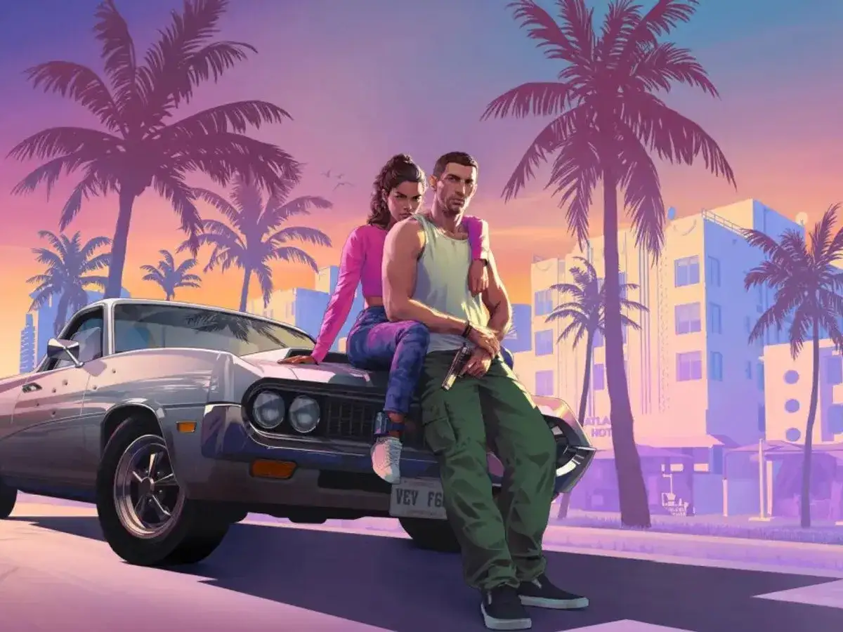 Coppia su un'auto d'epoca al tramonto, con palme e palazzi sullo sfondo. L'atmosfera evoca il mondo di GTA 6.