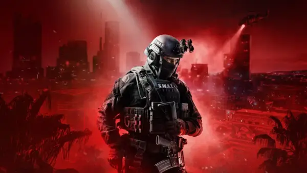 Agente SWAT in azione, pronto per la missione. Le recensioni di "Ready or Not" lo descrivono come un gioco intenso.